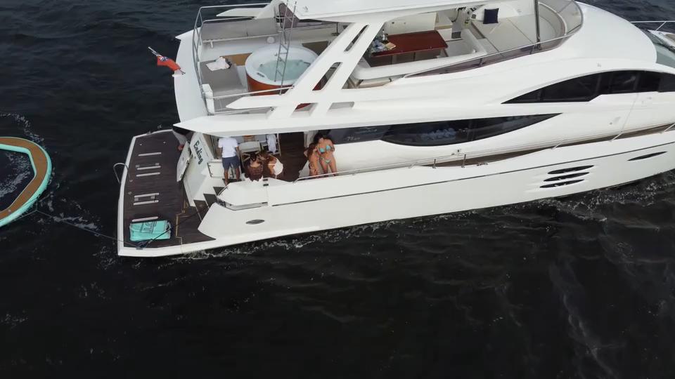 Private yacht on Biscayne Bay during Senda’s Self-Care on the Ocean wellness retreat, Miami